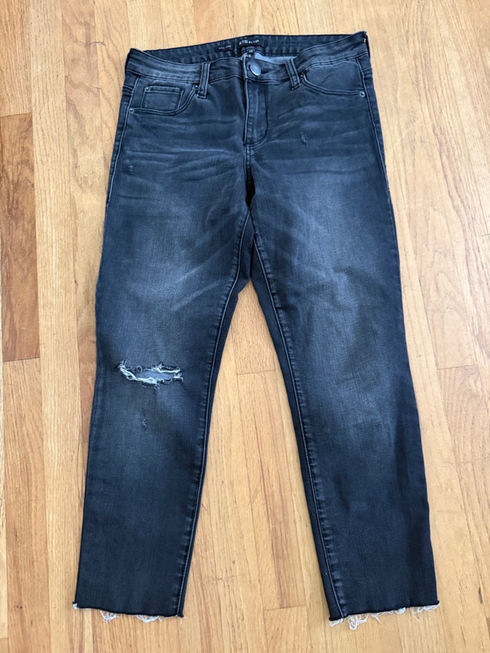 Gray Distressed Straight Jeans size 28